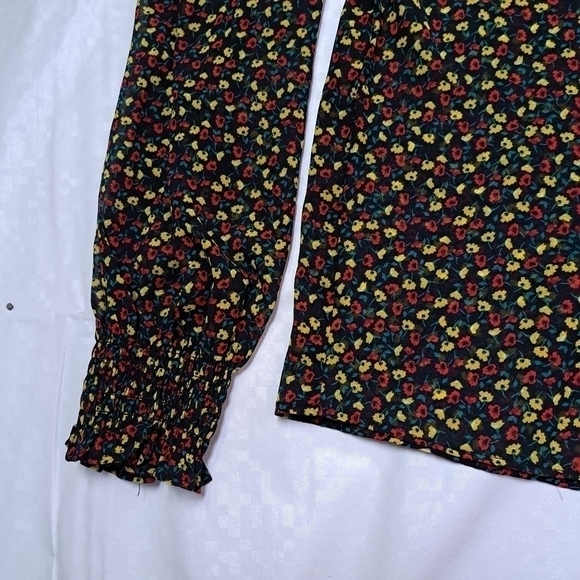 GAP Floral Smocked‎ Long Sleeves Top - Picture 6 of 10